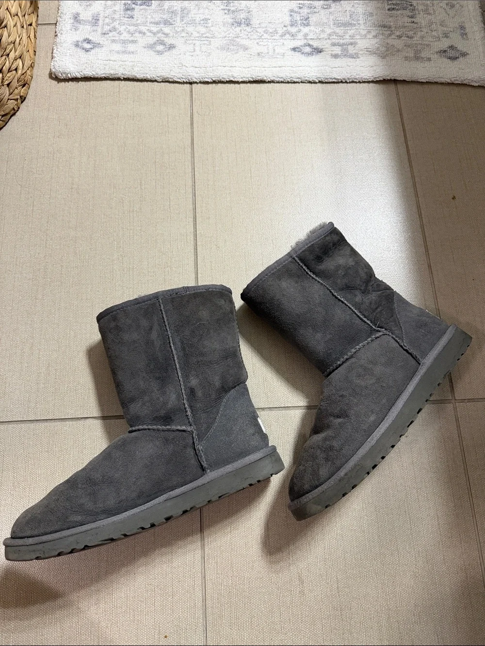 UGG Women's Short Shearling Boot - Charcoal Gray